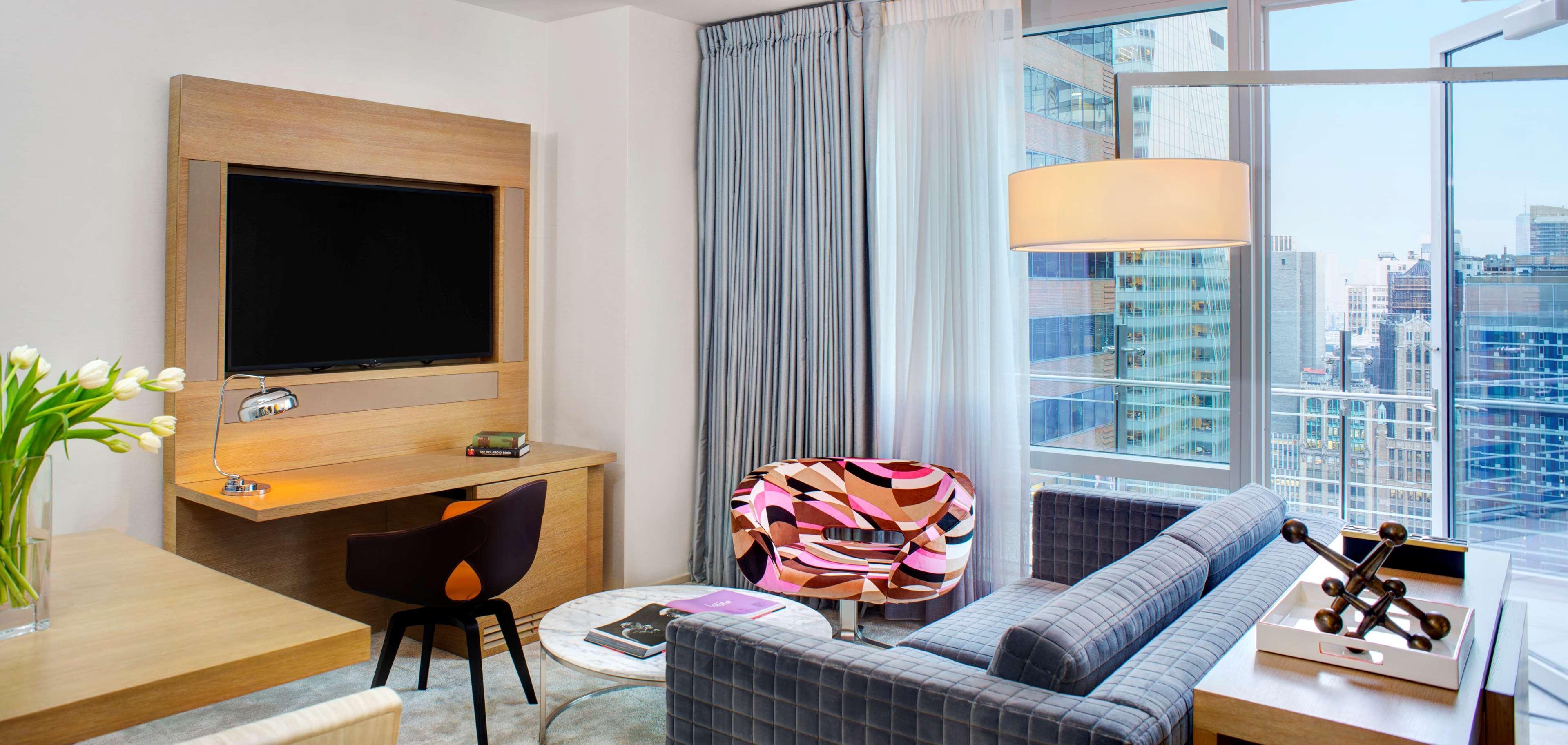 Отель Hyatt Centric Times Square Нью-Йорк Экстерьер фото