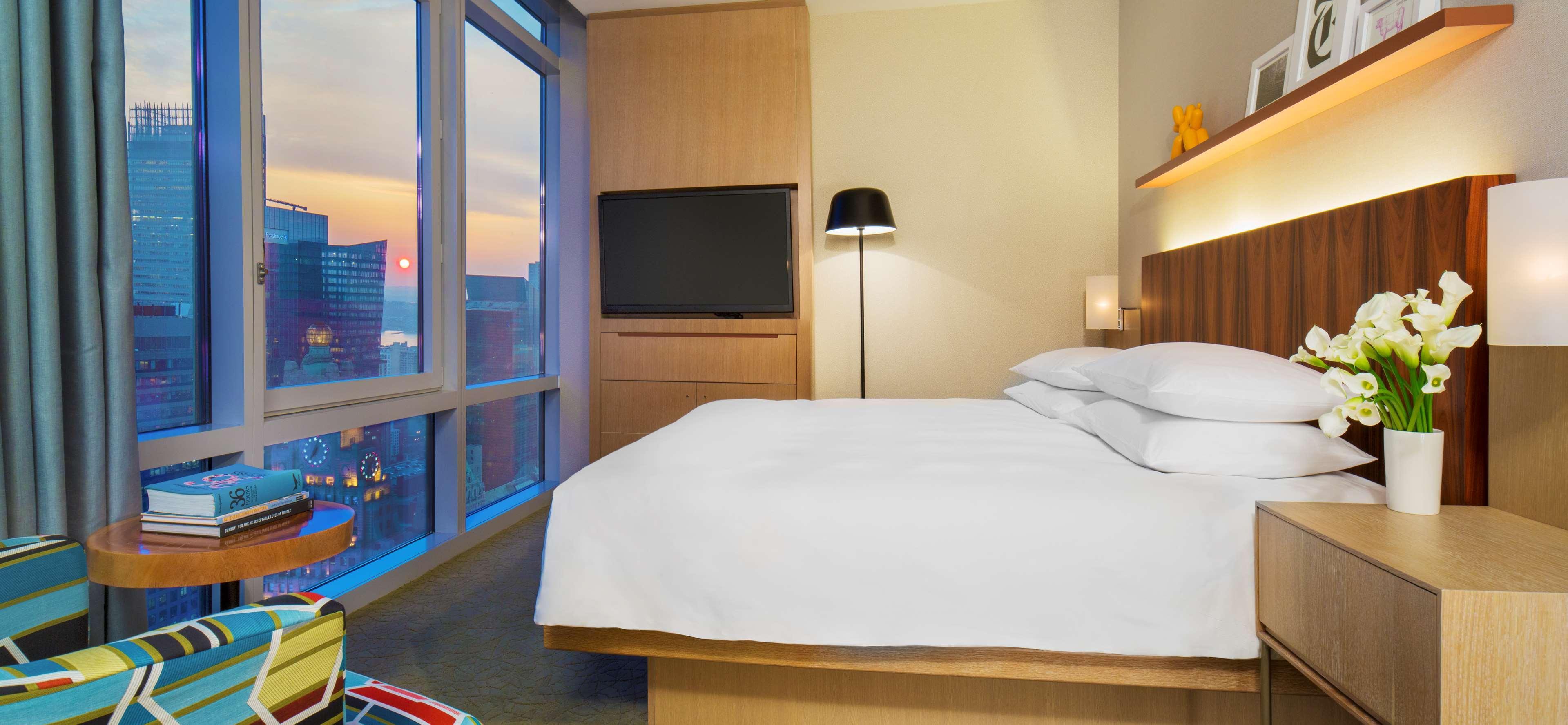 Отель Hyatt Centric Times Square Нью-Йорк Экстерьер фото