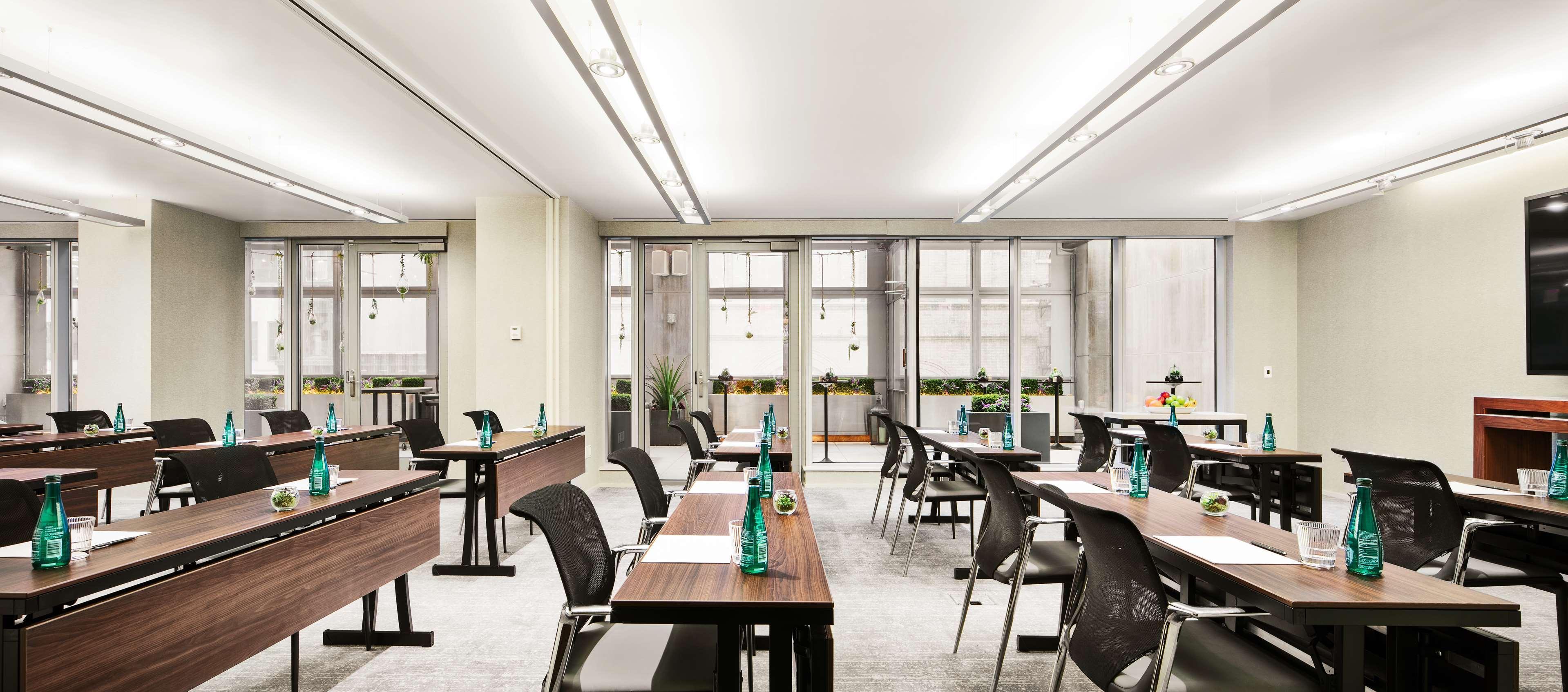 Отель Hyatt Centric Times Square Нью-Йорк Экстерьер фото